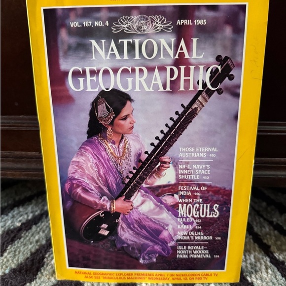 National Geographic: Complete 1985 Issues with Maps - Picture 5 of 13